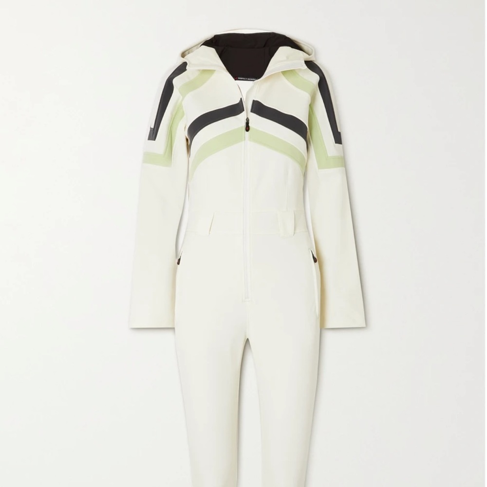 PERFECT MOMENT
Tignes hooded striped ski suit.